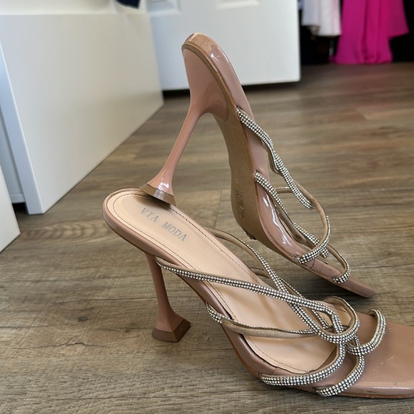 Gorgeous nude heels - Picture 3 of 4